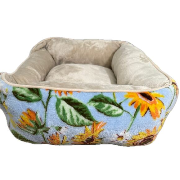 Vera Bradley Pet Bed in Sunflower Sky - Small - Medium - 26200 Lt. Blue Yellow - Picture 2 of 9